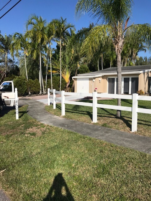 PVC Fence Installation in Port St. Lucie, Florida.